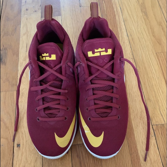 Lebron sneakers - Picture 2 of 3